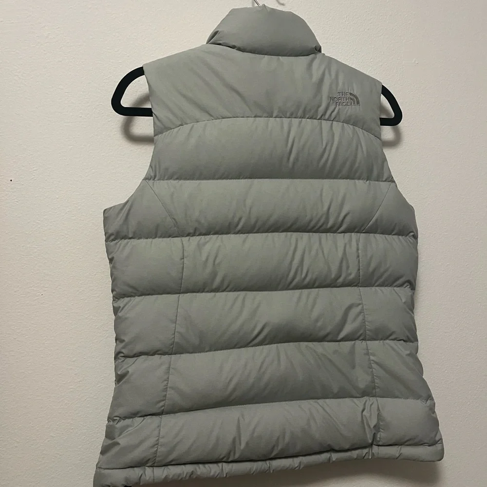 The North Face Women's 700 Goose Down Puffer Vest Gray - Picture 5 of 9